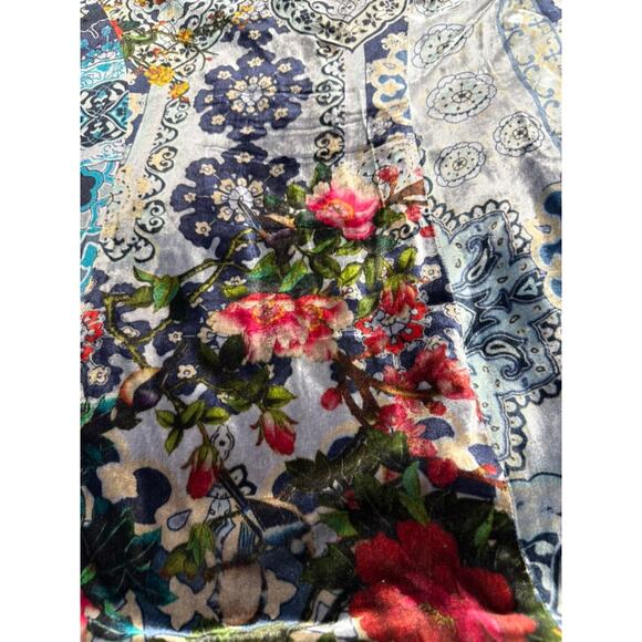 "JOHNNY WAS" Beautiful Velvett 3 Butt. Cardigan SZ M Floral Silk Blend Luxurious - Picture 11 of 11